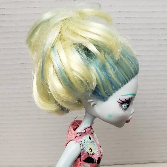 Monster High Doll Emoji Lagoona Blue - Picture 3 of 7